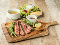 牛赤身肉のグリルステーキ