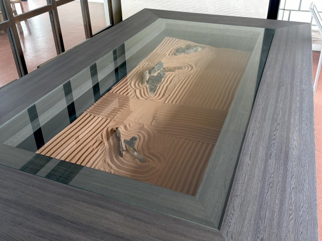 枯山水モニュメント（正面）