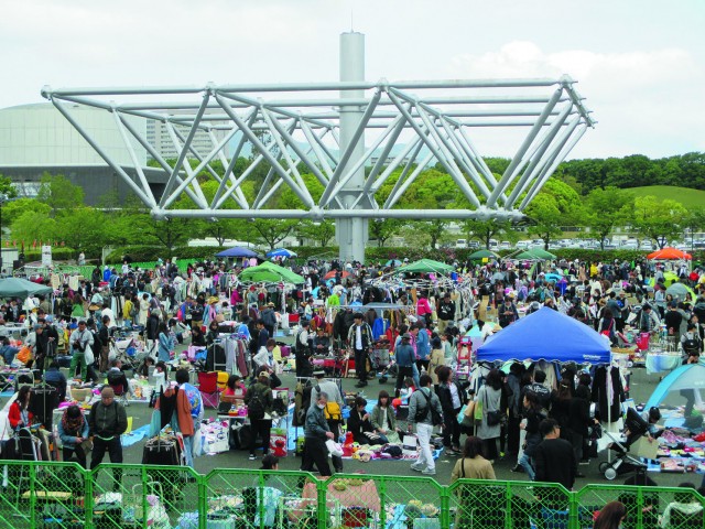 万博お祭り広場ガレージセール 万博記念公園