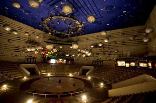 EXPO'70パビリオンの施設写真一部（スペースシアターホール）
